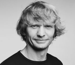 V oblasti bojov bl&iacute;zko Kyjeva bol zabit&yacute; zn&aacute;my fotograf Maksym Levin