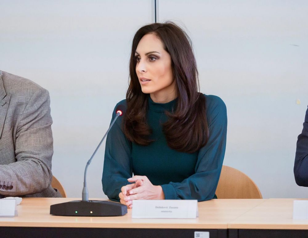 Vyvraciame klamstv&aacute; alebo &uacute;myseln&eacute; zav&aacute;dzania ministerky Dolinkovej