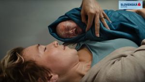 Emot&iacute;vnym p&ocirc;rodom v sanitke ohlasuje Slovensk&aacute; sporiteľňa živ&eacute; posolstvo Vianoc (VIDEO)