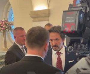 Koment&aacute;r Miroslavy Kernovej: Na primitivizmus si nesmieme zvykn&uacute;ť, ani od Roberta Kaliň&aacute;ka