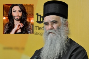 Pravoslavn&aacute; cirkev na&scaron;la vinn&iacute;ka za povodne. Je n&iacute;m bradat&aacute; spev&aacute;čka 