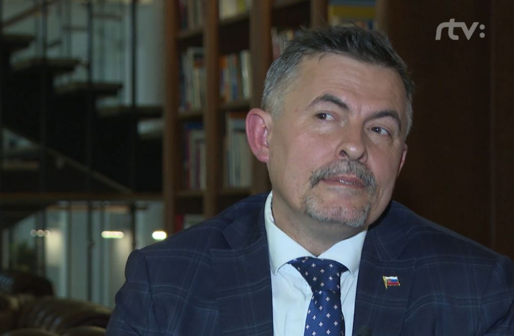 &Uacute;rad odkazuje Luk&aacute;&scaron;ovi Machalovi: Spr&aacute;vna skratka je USA, nie S&Scaron;A