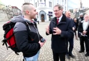 Ako to je s cit&aacute;tom Hru&scaron;ovsk&eacute;ho v HN. Povedal buzeranti alebo gejovia?