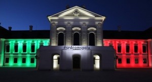 Prezidentsk&yacute; pal&aacute;c je nasvieten&yacute; vo farb&aacute;ch talianskej trikol&oacute;ry