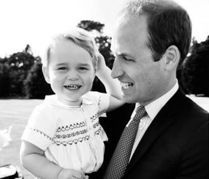 Kr&aacute;ľovsk&aacute; rodina sa sťažuje, že dvojročn&eacute;ho princa prenasleduj&uacute; paparazzi