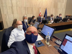 Analytici &Uacute;V SR sa pozr&uacute; na možnosti zlep&scaron;enia kvality vysok&eacute;ho &scaron;kolstva v SR
