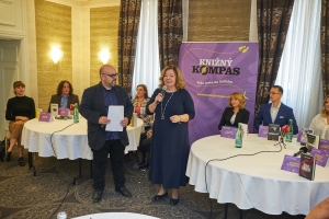 Knižn&yacute; kompas. Toto s&uacute; TOP autori a knižn&eacute; hity