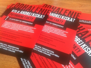 V schr&aacute;nkach s&uacute; let&aacute;ky - antikampaň proti Kiskovi. Ten pod&aacute;va trestn&eacute; ozn&aacute;menie