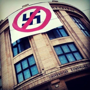 Filozofick&aacute; fakulta UK posiela verejn&yacute; odkaz kon&scaron;pir&aacute;torsk&yacute;m Hlavn&yacute;m spr&aacute;vam