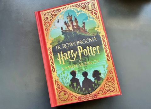 Harry Potter a Kameň mudrcov: ilustrovan&yacute; a s interakt&iacute;vnymi prvkami!