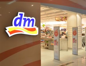 Drog&eacute;ria dm z&iacute;skala v Nemecku anticenu Zlat&yacute; k&ocirc;l v plote