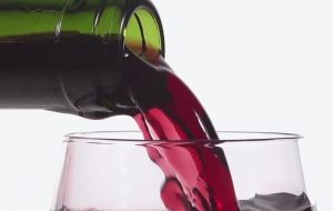 Ako to je s inform&aacute;ciou, že poh&aacute;rik v&iacute;na denne je prospe&scaron;n&yacute; pre zdravie?