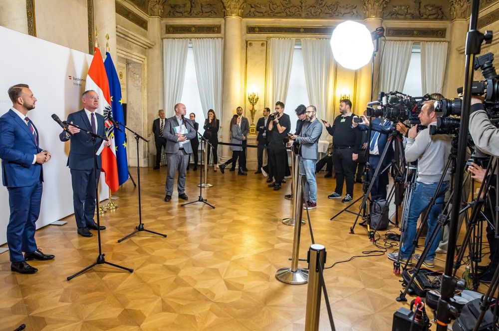 AKTUÁLNE: Minister vnútra a policajný prezident smerujú na miesto tragickej dopravnej nehody, D1 je uzavretá