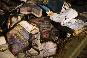 Na noviny, ktor&eacute; uverejnili karikat&uacute;ry Mohameda, za&uacute;točili podpaľači