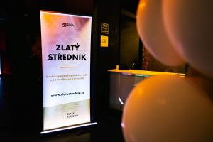 Na Slovensku už piatykr&aacute;t: Pr&aacute;ve od&scaron;tartovala najv&auml;č&scaron;ia československ&aacute; komunikačn&aacute; s&uacute;ťaž Zlat&yacute; středn&iacute;k
