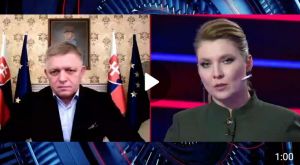 Ficova hanba v ruskej propagandistickej telev&iacute;zii: Namiesto kydania na E&Uacute; mal ods&uacute;diť rusk&uacute; agresiu (VIDEO)