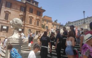 Auto investigat&iacute;vneho novin&aacute;ra Ranucciho explodovalo v R&iacute;me, vy&scaron;etruje sa spojenie s mafiou