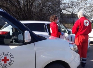 Kaufland a Lidl venuj&uacute; slovensk&eacute;mu Červen&eacute;mu kr&iacute;žu spoločne 60 000 eur