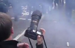 V Nemecku prib&uacute;daj&uacute; &uacute;toky krajnej pravice na novin&aacute;rov