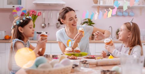 Neplaten&uacute; pr&aacute;cu počas Veľkej noci zastre&scaron;uje 80 % žien. Viac ako polovica z nich sviatky zabezpečuje aj po finančnej str&aacute;nke