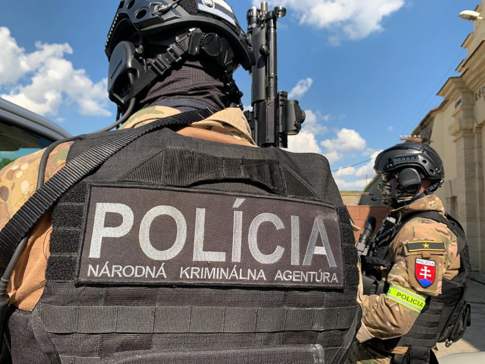 Aktu&aacute;lne: NAKA zadržala Tibora Ga&scaron;para a Romana Stahla, B&ouml;d&ouml;ra nena&scaron;li