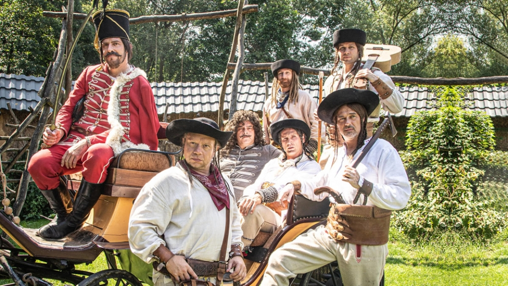 Pozrite sa, kto je kto v seri&aacute;li Uhorč&iacute;k, zahral si aj Bezdeda (FOTO)