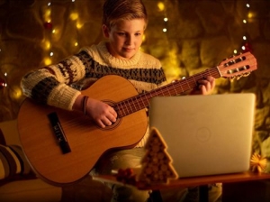 Neobyčajn&eacute; Vianoce v Orangei aj vďaka &scaron;tedr&yacute;m porci&aacute;m extra d&aacute;t či bohat&yacute;m bonusom na zariadenia