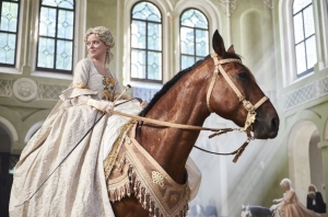 Začalo sa s nat&aacute;čan&iacute;m druhej minis&eacute;rie M&aacute;ria Ter&eacute;zia, s novou hlavnou predstaviteľkou