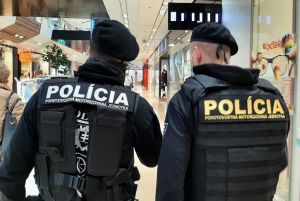 Dne&scaron;n&eacute; vyhr&aacute;žky 19 stredn&yacute;m &scaron;kol&aacute;m: Vyhl&aacute;senie ministrov a pol&iacute;cie