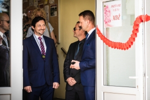 JOJ bude mať nov&yacute; seri&aacute;l Ministri. Niektor&eacute; črty m&aacute; spoločn&eacute; s vl&aacute;dou Fica a Pellegriniho (VIDEO)