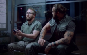 Zabudnut&yacute; na zast&aacute;vke, Telekom v reklame promuje nekonečn&eacute; d&aacute;ta (VIDEO)