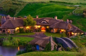 Mezensk&aacute; pri&scaron;la s n&aacute;padom - chce pre Slov&aacute;kov domčeky pre Hobbitov