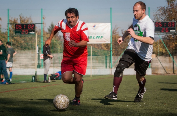 Turnaj proti rasizmu podporili b&yacute;val&iacute; reprezentanti, hudobn&iacute;ci i novin&aacute;ri