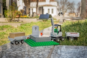 Pohrebn&aacute; služba pon&uacute;ka v e-shope kremačn&eacute; pece z lega a ďal&scaron;ie zvl&aacute;&scaron;tne hračky (FOTO)