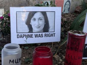 Porota Ceny Daphne Caruany Galizie za žurnalistiku zverejnila men&aacute; desiatich finalistov