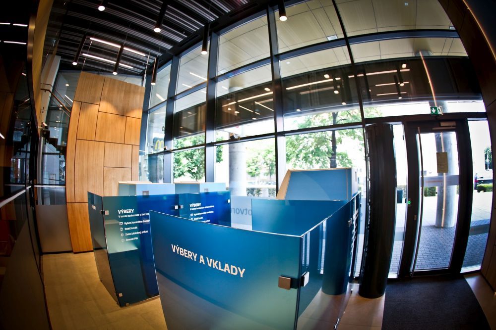 Slovensk&aacute; sporiteľňa dosiahla k tretiemu &scaron;tvrťroku 2023 zisk po zdanen&iacute; 219,1 mili&oacute;na eur. Najr&yacute;chlej&scaron;ie jej rastie firemn&eacute; bankovn&iacute;ctvo