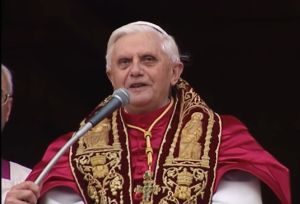 Vatik&aacute;nske ofici&aacute;lne m&eacute;di&aacute; sa zastali b&yacute;val&eacute;ho p&aacute;peža v kauze obťažovania