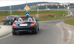 Bezohľadn&aacute; jazda vodiča, ktor&yacute; nedal prednosť sanitke, m&aacute; mili&oacute;n zobrazen&iacute;