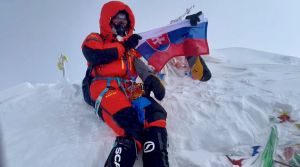 Prv&aacute; Slovenka na vrchole sveta. Toto povedala Lucia Janičov&aacute; po v&yacute;stupe na Mount Everest (FOTO, VIDEO)