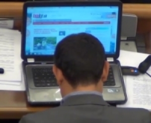 Len aby ľudia nevideli, čo sa v parlamente deje