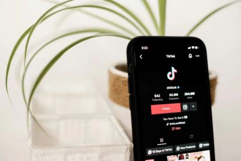 Mlad&iacute; ľudia a skinnytok: Keď &ldquo;in&scaron;pir&aacute;cia&rdquo; ubližuje