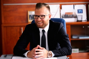 VUJE m&aacute; nov&yacute; web, imidžov&yacute; spot aj nov&eacute; vedenie