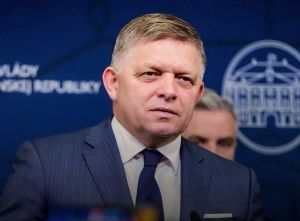 Vyhl&aacute;senie &scaron;&eacute;fredaktorov a &scaron;&eacute;fredaktoriek: &Uacute;tok na Roberta Fica je &uacute;tokom na n&aacute;s v&scaron;etk&yacute;ch