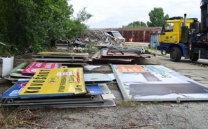 Bratislava op&auml;ť odstraňuje neleg&aacute;lnu reklamu, pozrite sa z ktor&yacute;ch ul&iacute;c