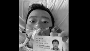 Lek&aacute;ra, ktor&yacute; upozorňoval na hrozbu koronov&iacute;rusu, chceli umlčať. Teraz je mŕtvy