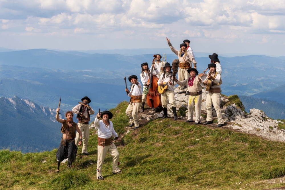 Hudbu k Uhorč&iacute;kovi naspievali Heľenine oči. Nat&aacute;čal sa na neuveriteľnom mieste (VIDEO)