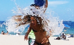 Facebookova kampaň s oblievan&iacute;m sa vodou pomohla k vedeck&eacute;mu objavu