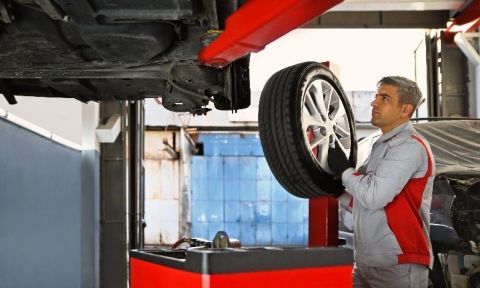 Nezabudnite prezuť auto na zimu načas, pozor aj na povinn&eacute; prezutie v susedn&yacute;ch krajin&aacute;ch