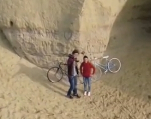 Propagačn&yacute; spot nav&aacute;dza turistov, aby poru&scaron;ovali pravidl&aacute;