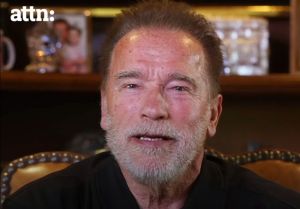 Schwarzenegger zverejnil video pre rusk&yacute;ch vojakov: Neverte propagande, Rusko je agresor (VIDEO)